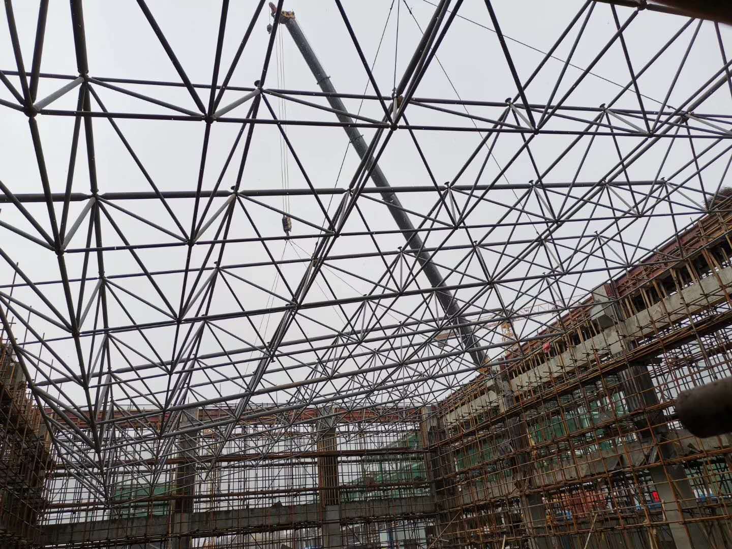 農貿市場鋼結構網架安裝施工現場工程案例 - 連云港鋼結構加工